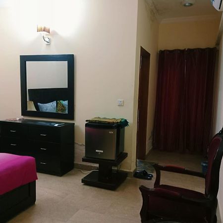 Royal Galaxy Bed & Breakfast Islamabad - For Families Only 외부 사진