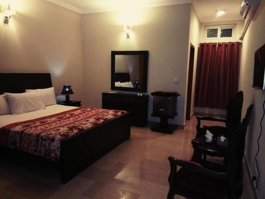 Royal Galaxy Bed & Breakfast Islamabad - For Families Only 외부 사진