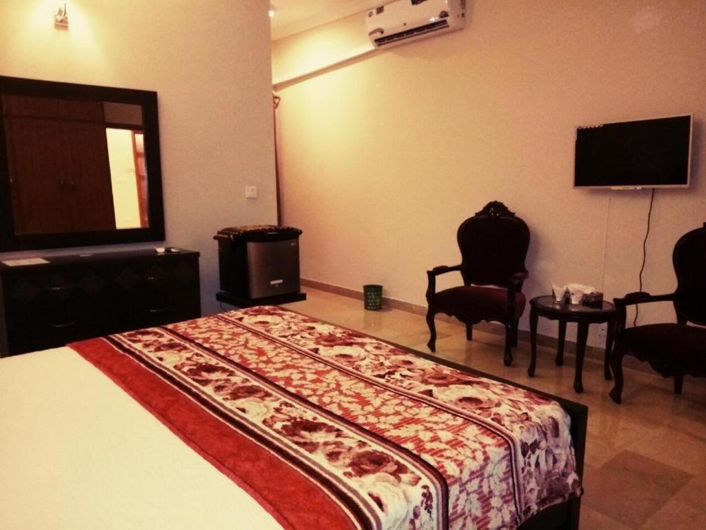 Royal Galaxy Bed & Breakfast Islamabad - For Families Only 외부 사진