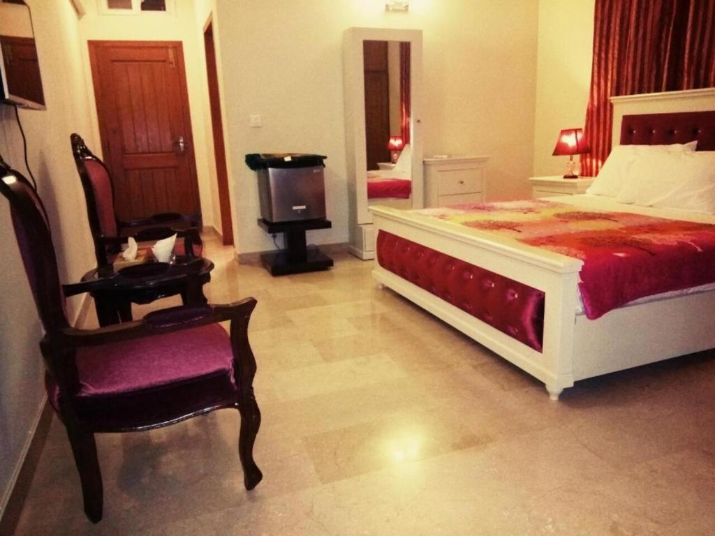 Royal Galaxy Bed & Breakfast Islamabad - For Families Only 외부 사진