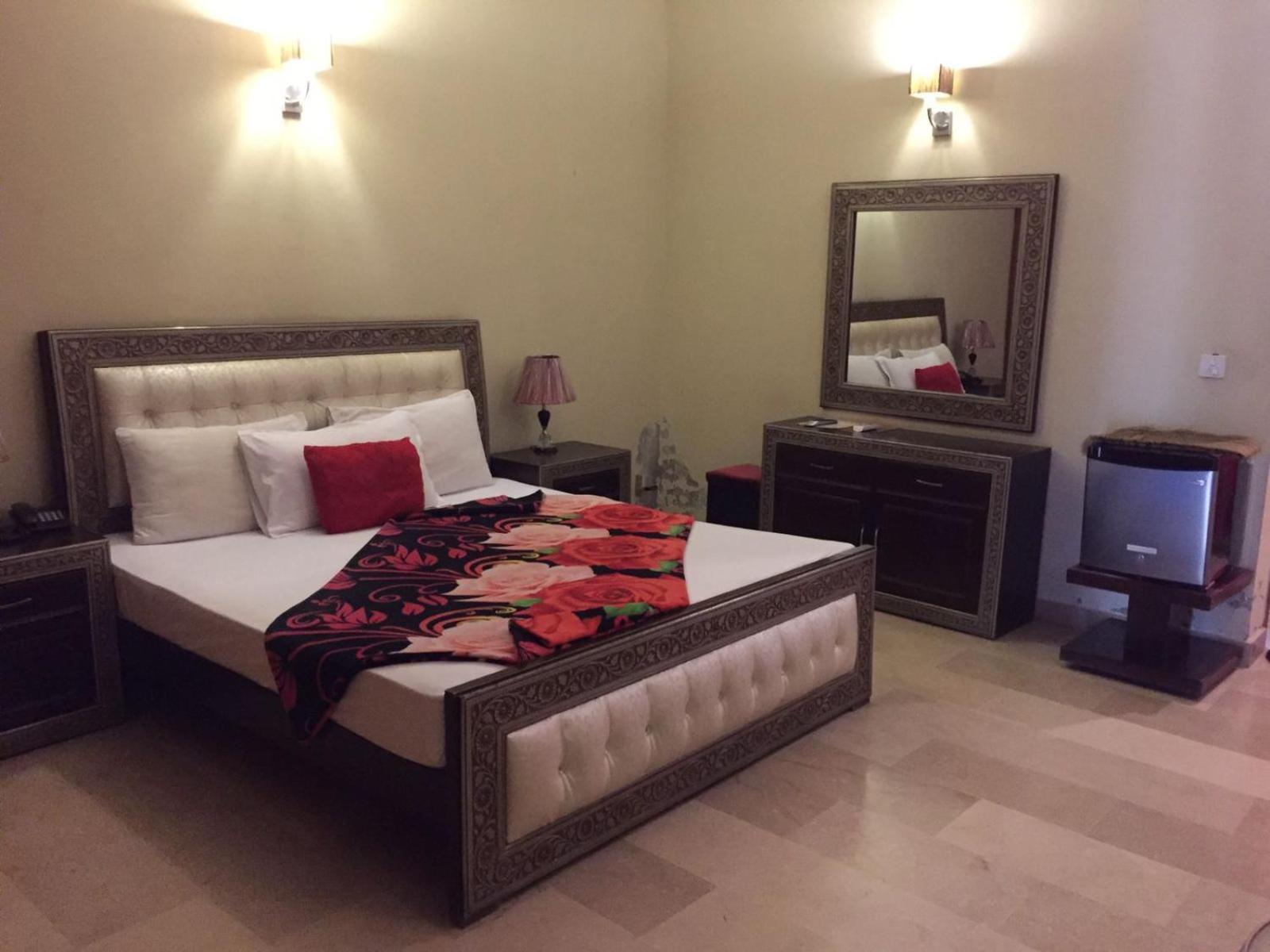 Royal Galaxy Bed & Breakfast Islamabad - For Families Only 외부 사진