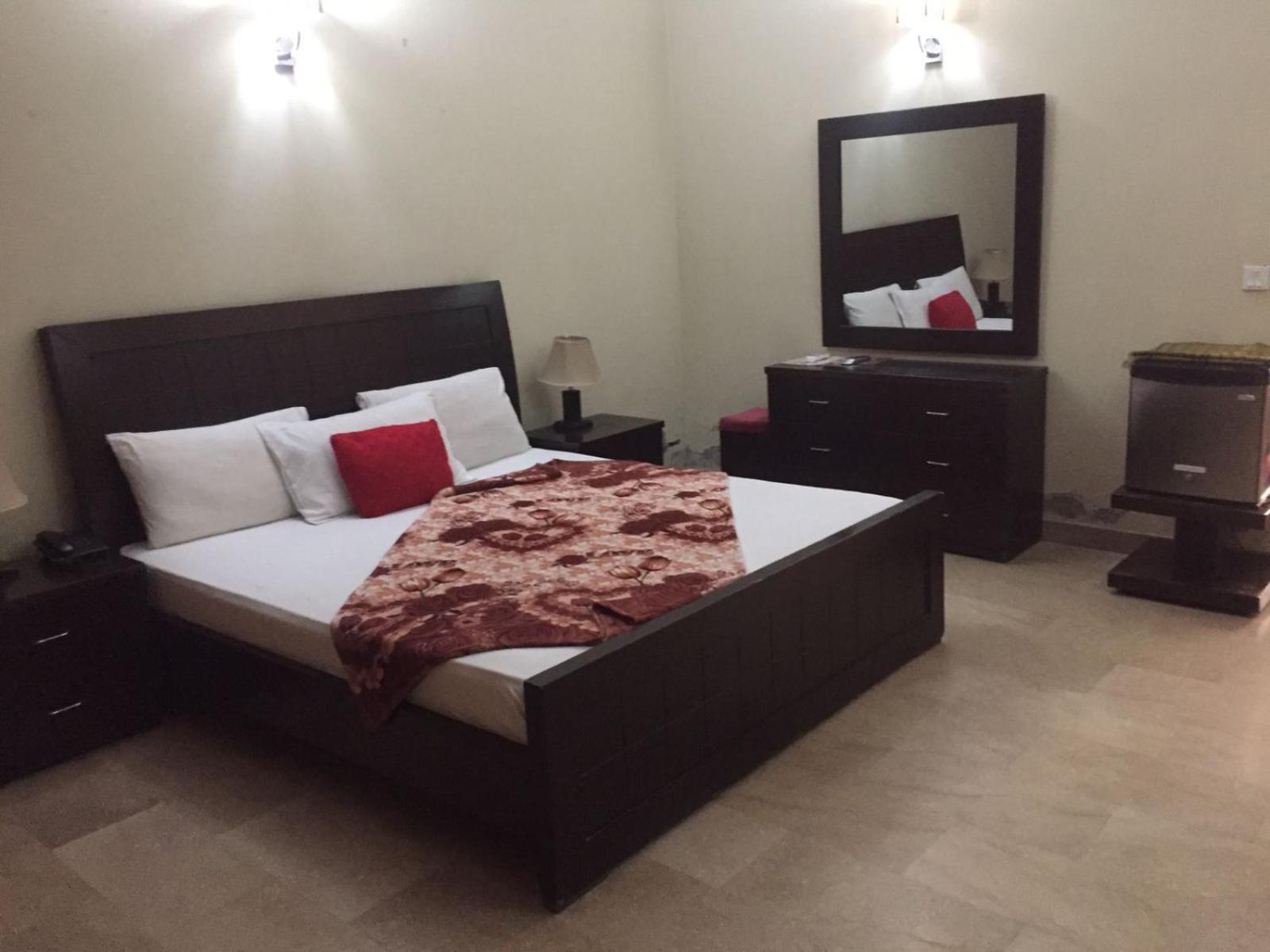 Royal Galaxy Bed & Breakfast Islamabad - For Families Only 외부 사진