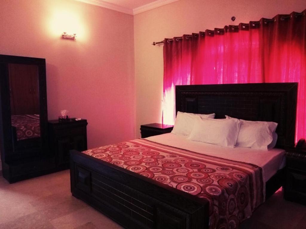 Royal Galaxy Bed & Breakfast Islamabad - For Families Only 외부 사진