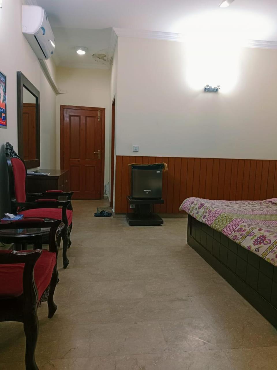 Royal Galaxy Bed & Breakfast Islamabad - For Families Only 외부 사진