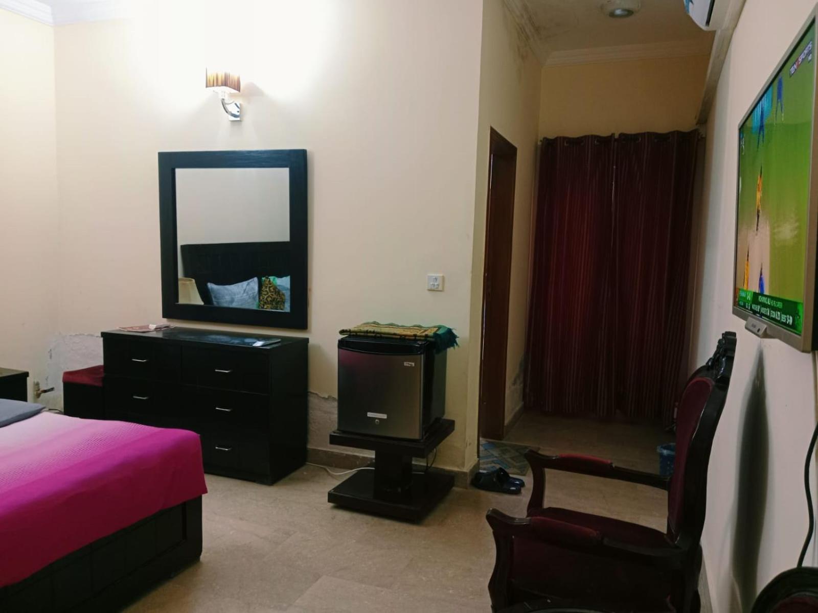 Royal Galaxy Bed & Breakfast Islamabad - For Families Only 외부 사진